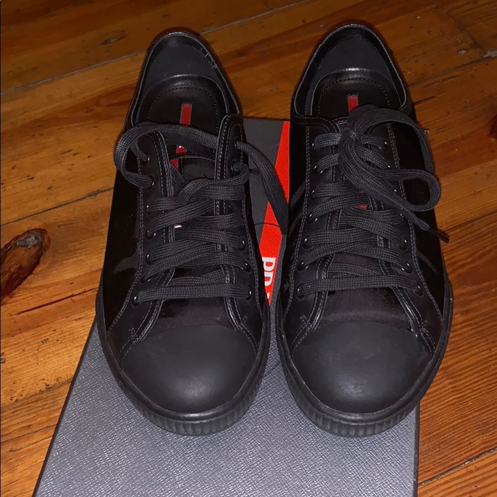 9/10 CONDITION MENS PRADA SIZE 7 SHOES